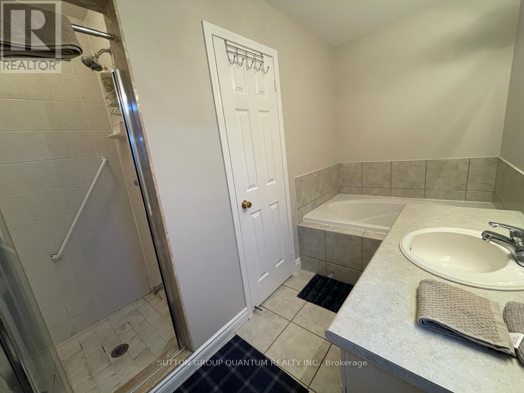 Upper - 239 Brisdale Drive, Brampton, Ontario  L7A 2T3 - Photo 6 - W12958540