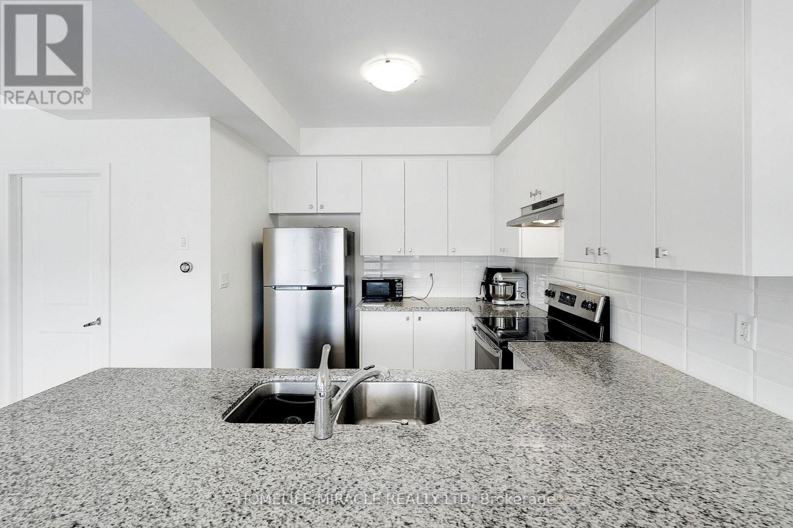 26 Haydrop Road, Brampton, Ontario  L6P 4P2 - Photo 2 - W12958548