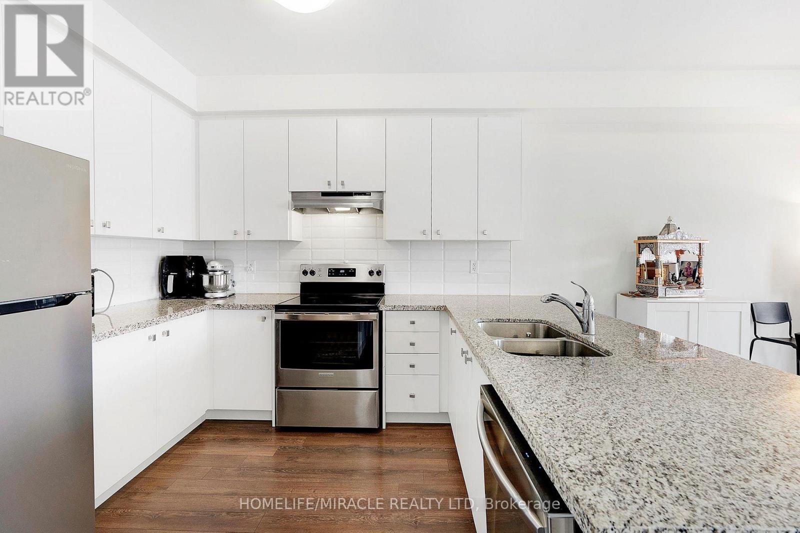 26 Haydrop Road, Brampton, Ontario  L6P 4P2 - Photo 3 - W12958548