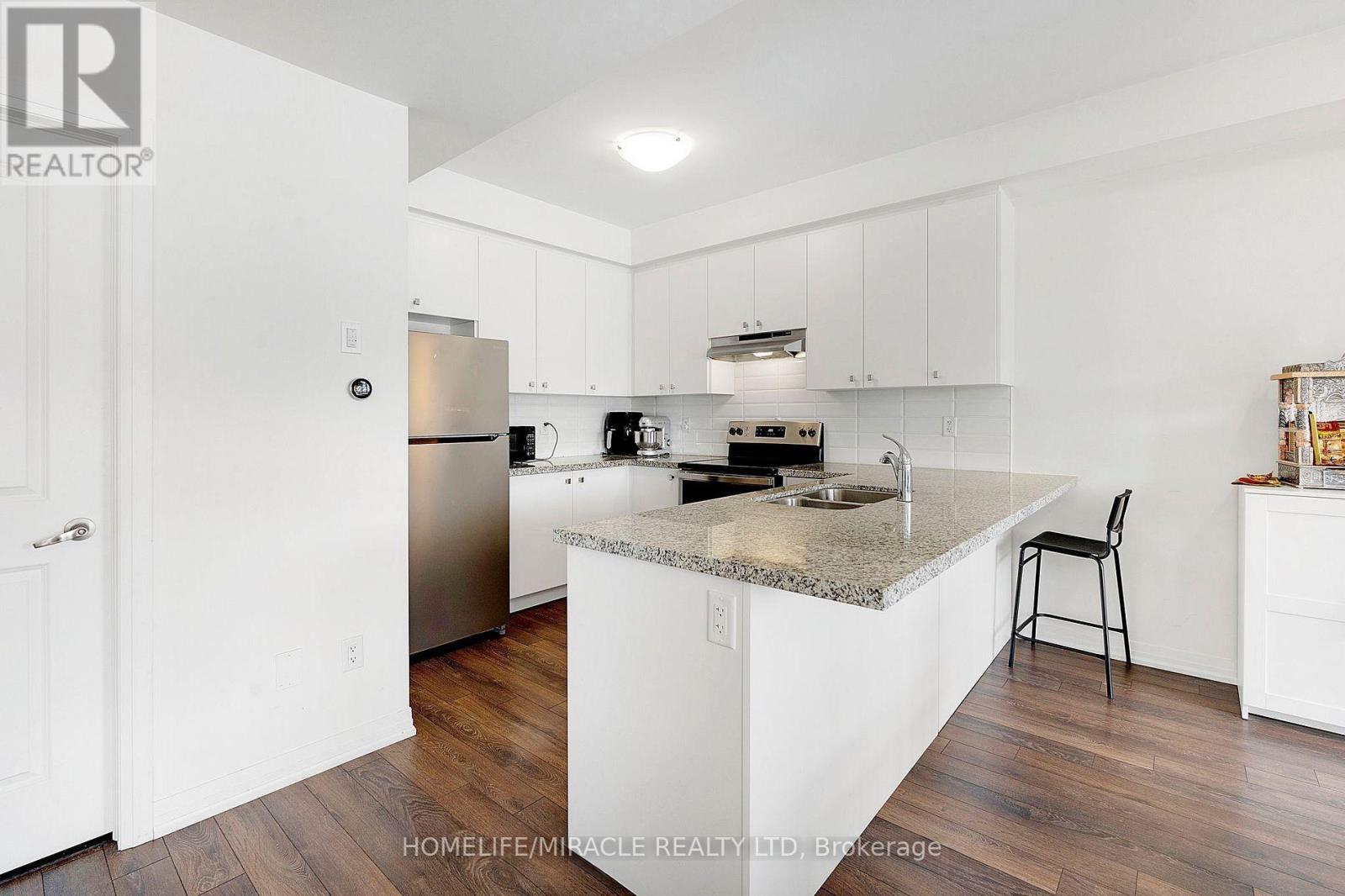 26 Haydrop Road, Brampton, Ontario  L6P 4P2 - Photo 4 - W12958548