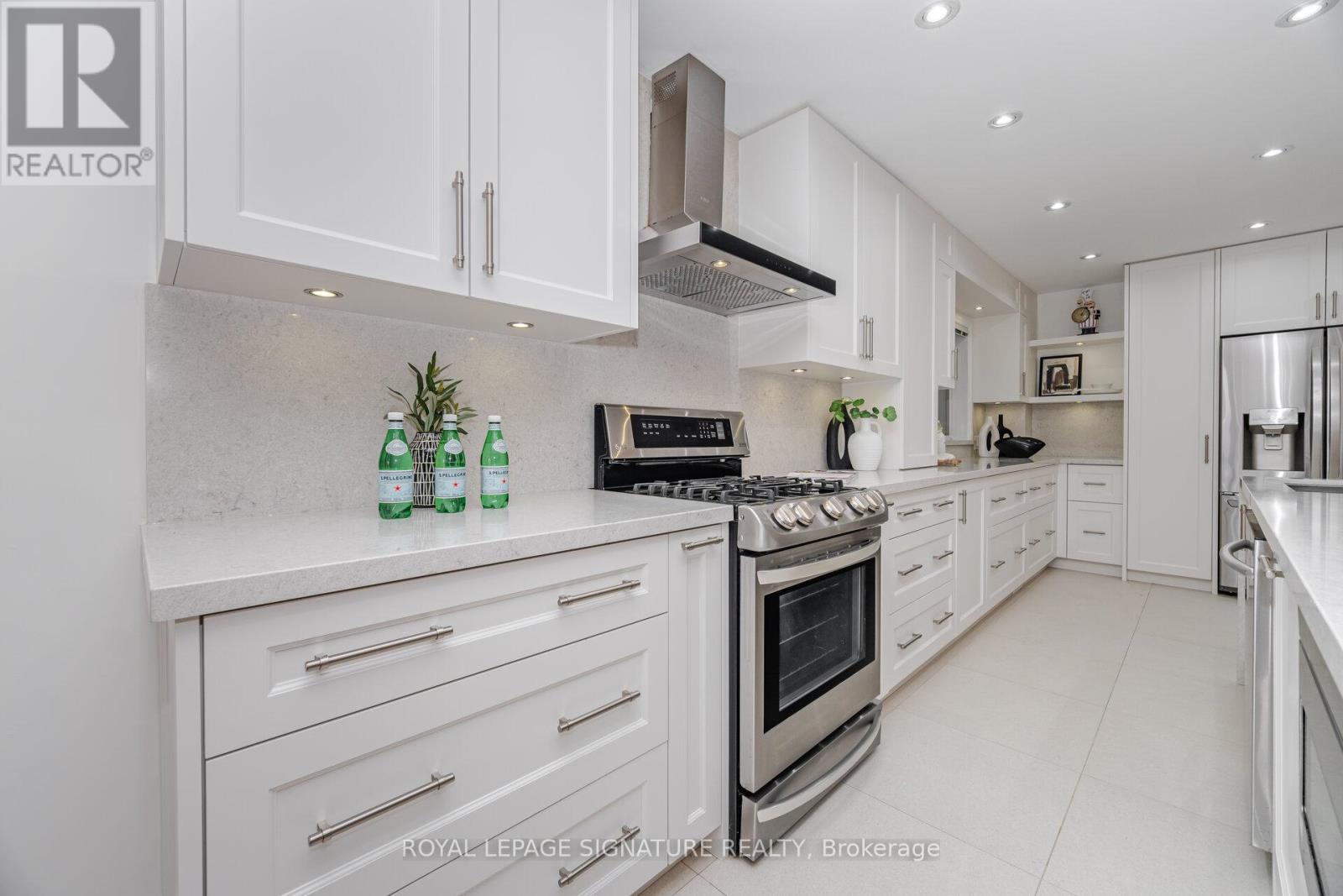 5217 Fallingbrook Drive, Mississauga, Ontario  L5V 1N7 - Photo 16 - W12958560