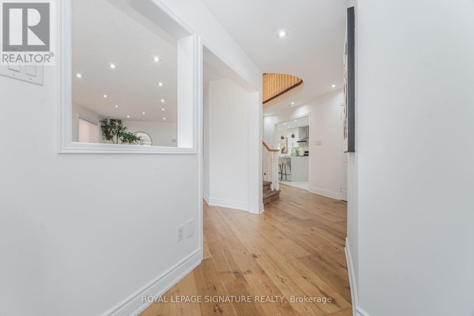 5217 Fallingbrook Drive, Mississauga, Ontario  L5V 1N7 - Photo 8 - W12958560