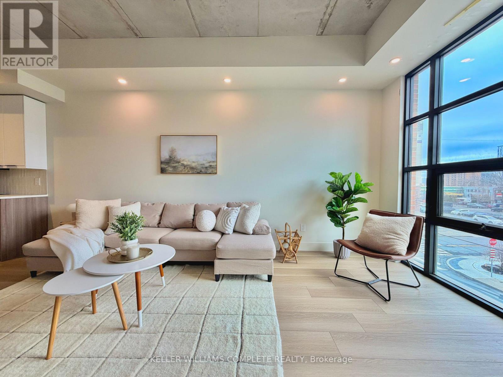 205 - 24 Augusta Street, Hamilton, Ontario  L8N 1P7 - Photo 4 - X12958554