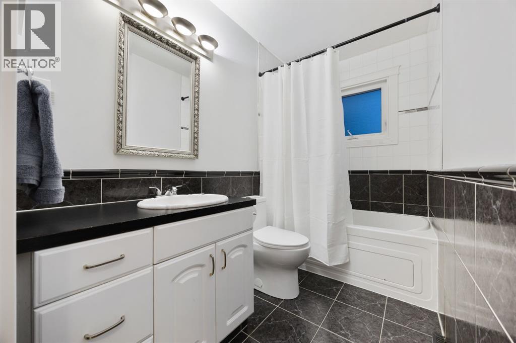 35 Grafton Drive SW, Calgary, Alberta  T3E 4W1 - Photo 18 - A2298690