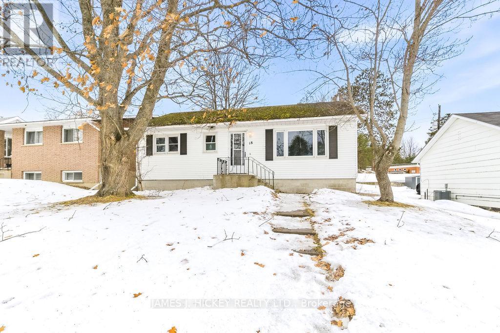 18 SUMMIT STREET, Deep River, Ontario