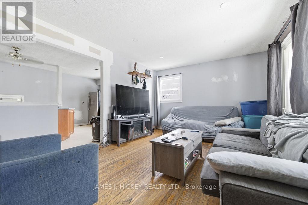 18 Summit Street, Deep River, Ontario  K0J 1P0 - Photo 17 - X12958584