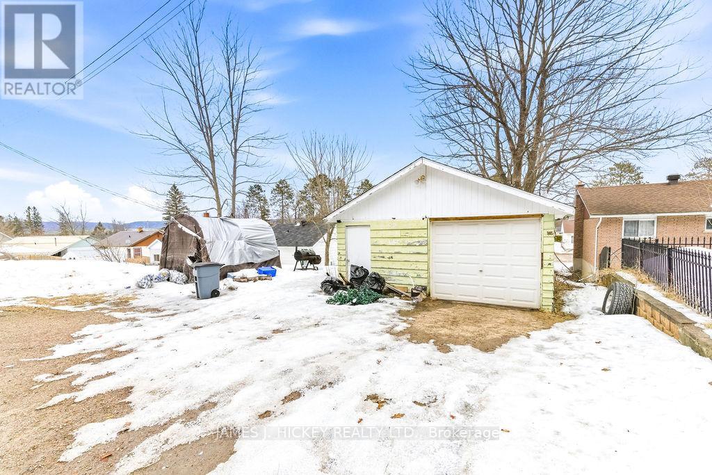 18 Summit Street, Deep River, Ontario  K0J 1P0 - Photo 29 - X12958584