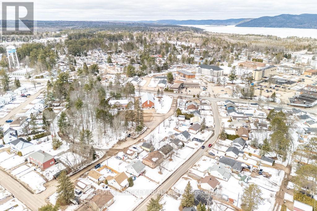 18 Summit Street, Deep River, Ontario  K0J 1P0 - Photo 39 - X12958584