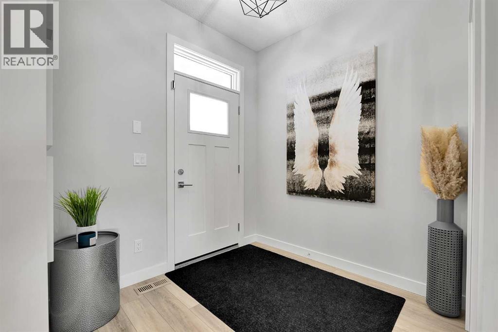 125 Emberside Hollow, Cochrane, Alberta  T4C 3E1 - Photo 8 - A2298522