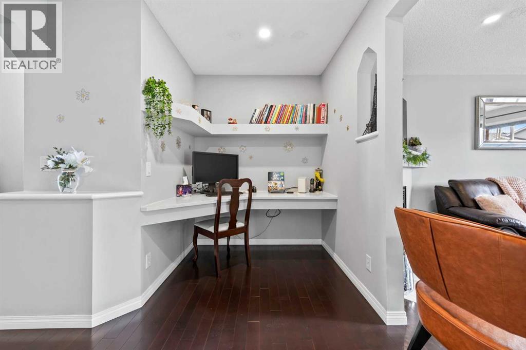 465 Panamount Boulevard NW, Calgary, Alberta  T3K 5V1 - Photo 4 - A2299107