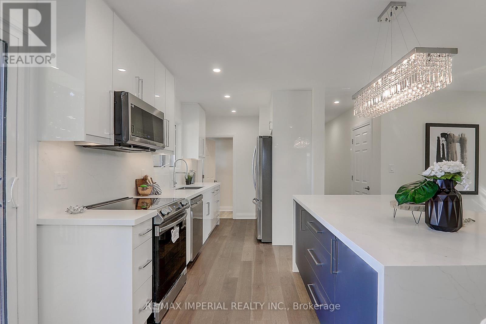 98 Belfry Drive, Newmarket, Ontario  L3Y 3G1 - Photo 14 - N12958588