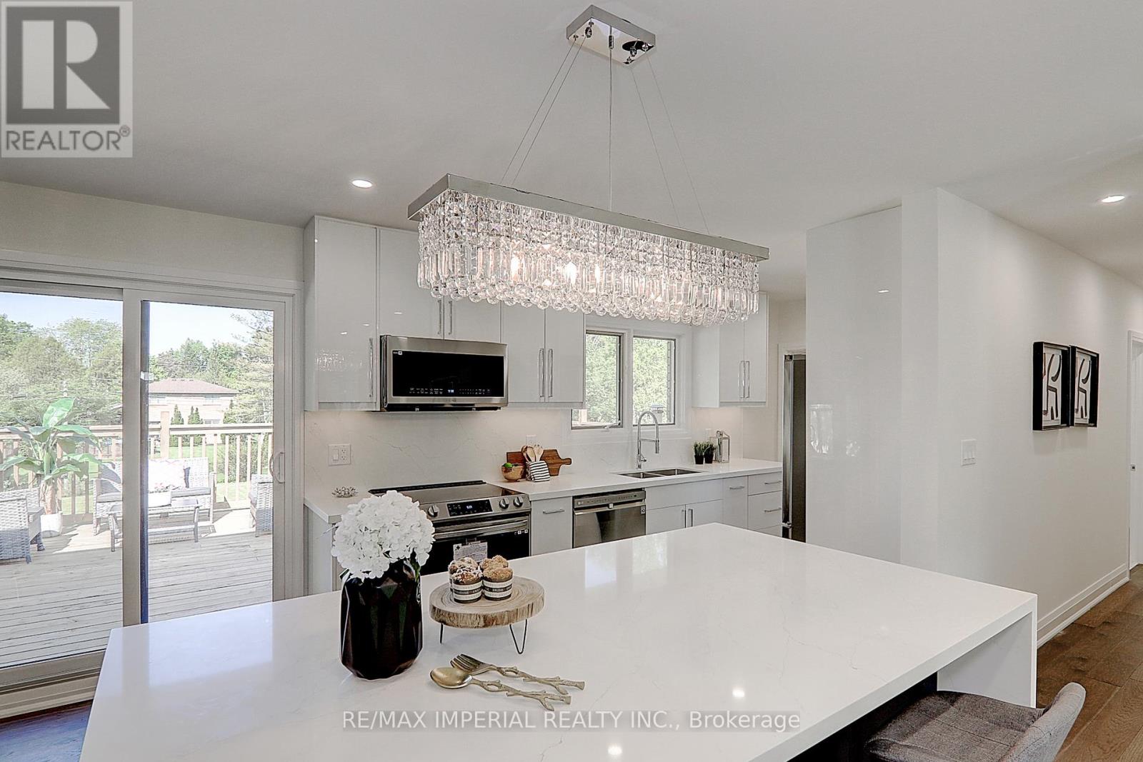 98 Belfry Drive, Newmarket, Ontario  L3Y 3G1 - Photo 25 - N12958588