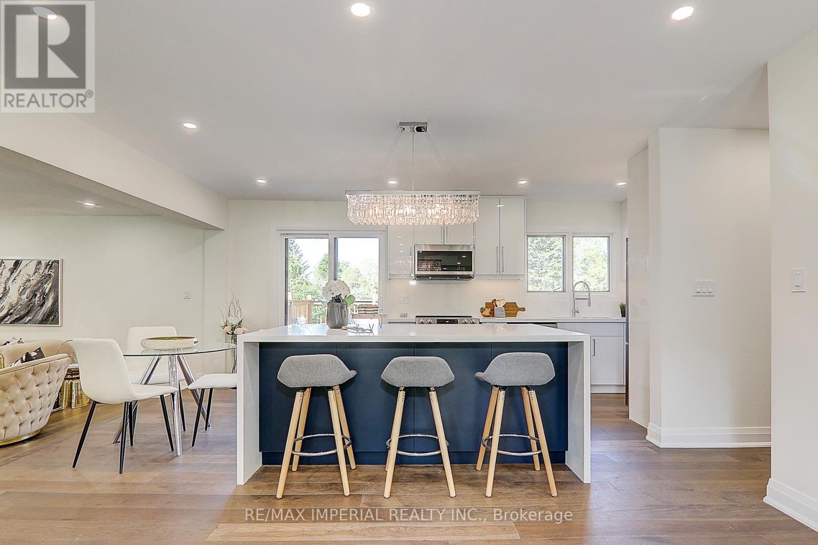 98 Belfry Drive, Newmarket, Ontario  L3Y 3G1 - Photo 8 - N12958588