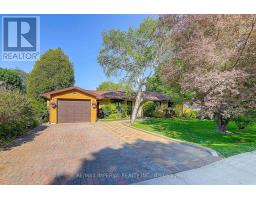 98 BELFRY DRIVE, Newmarket, Ontario