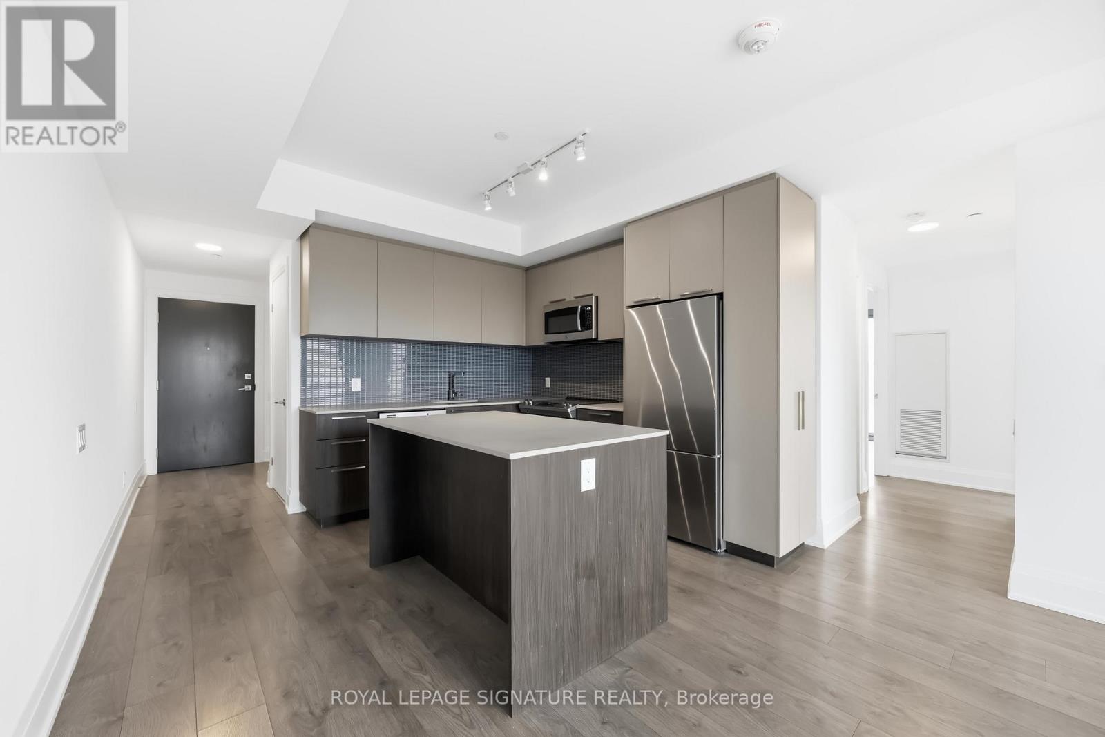 604 - 20 Brin Drive, Toronto, Ontario  M8X 0B2 - Photo 3 - W12958572