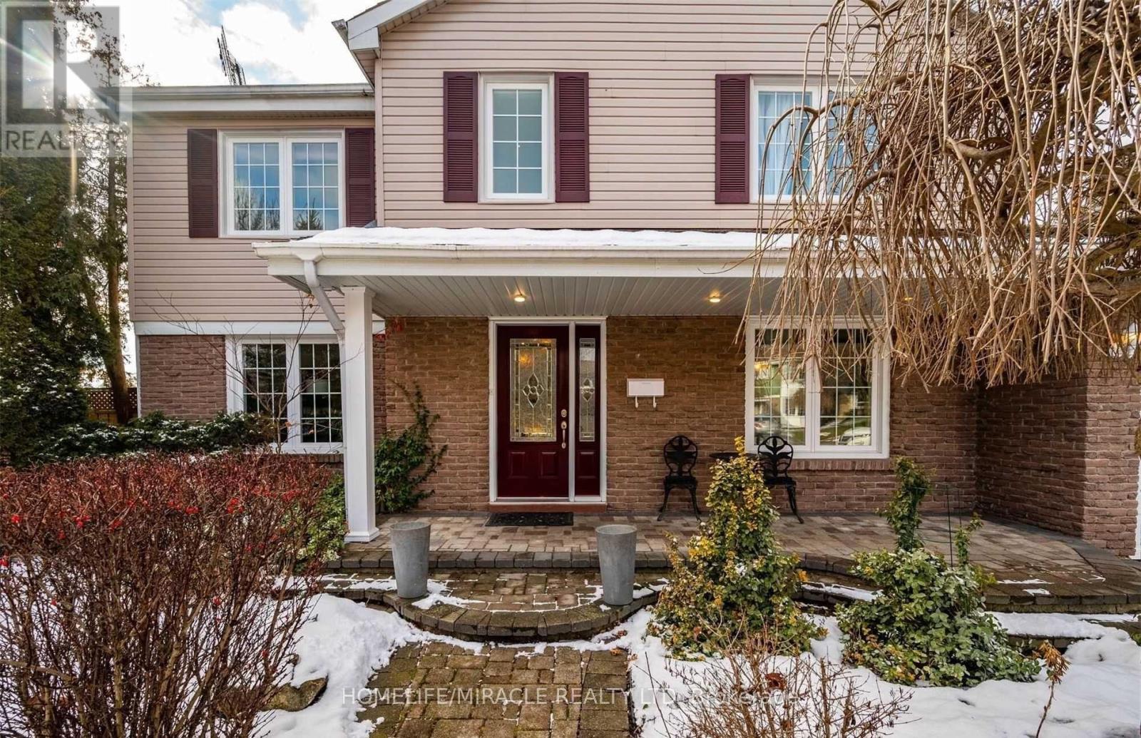 2 Cantrill Court, Brampton, Ontario  L6Z 1A3 - Photo 2 - W12958612