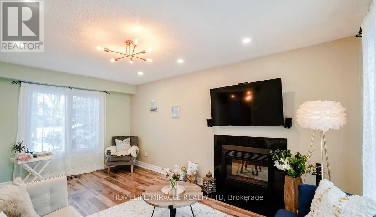 2 Cantrill Court, Brampton, Ontario  L6Z 1A3 - Photo 5 - W12958612