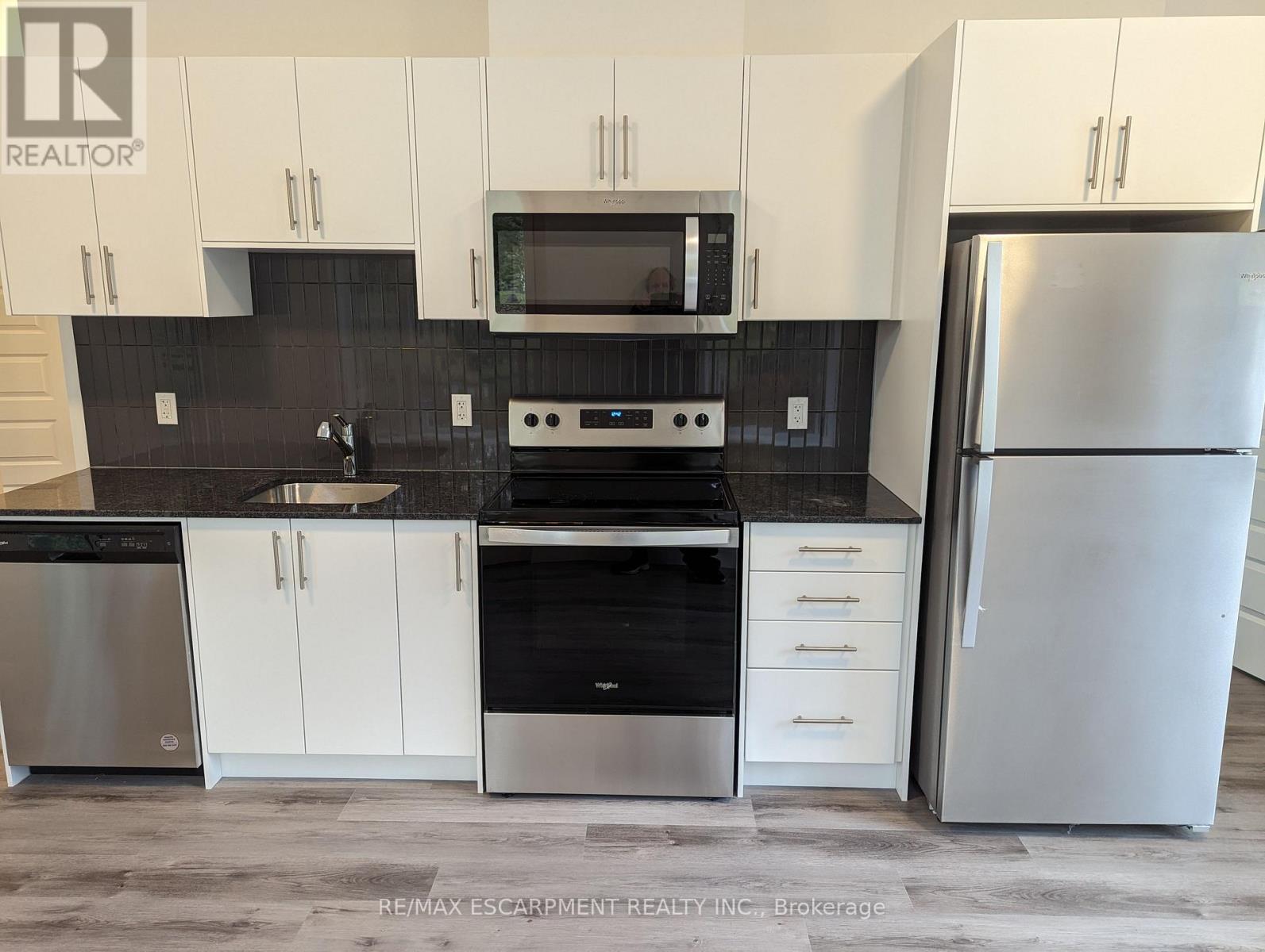 109 - 103 Roger Street, Waterloo, Ontario  L2J 0G2 - Photo 3 - X12958574