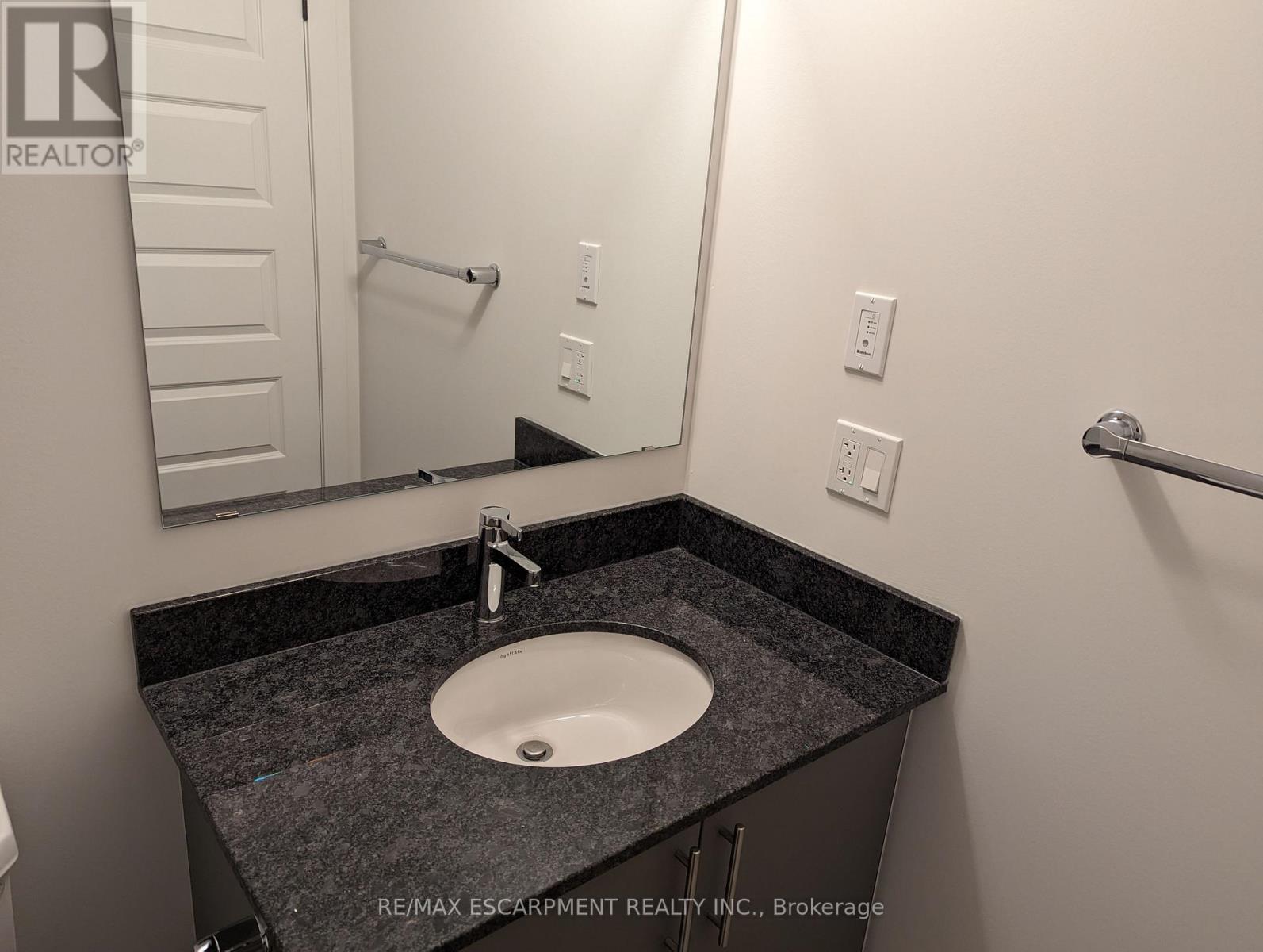 109 - 103 Roger Street, Waterloo, Ontario  L2J 0G2 - Photo 7 - X12958574