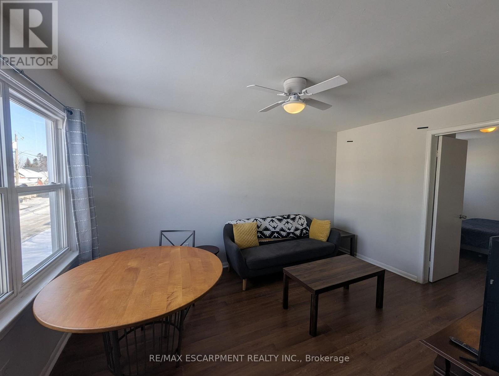 2 - 63 Pelham Road, St. Catharines, Ontario  L2S 1R6 - Photo 3 - X12958590