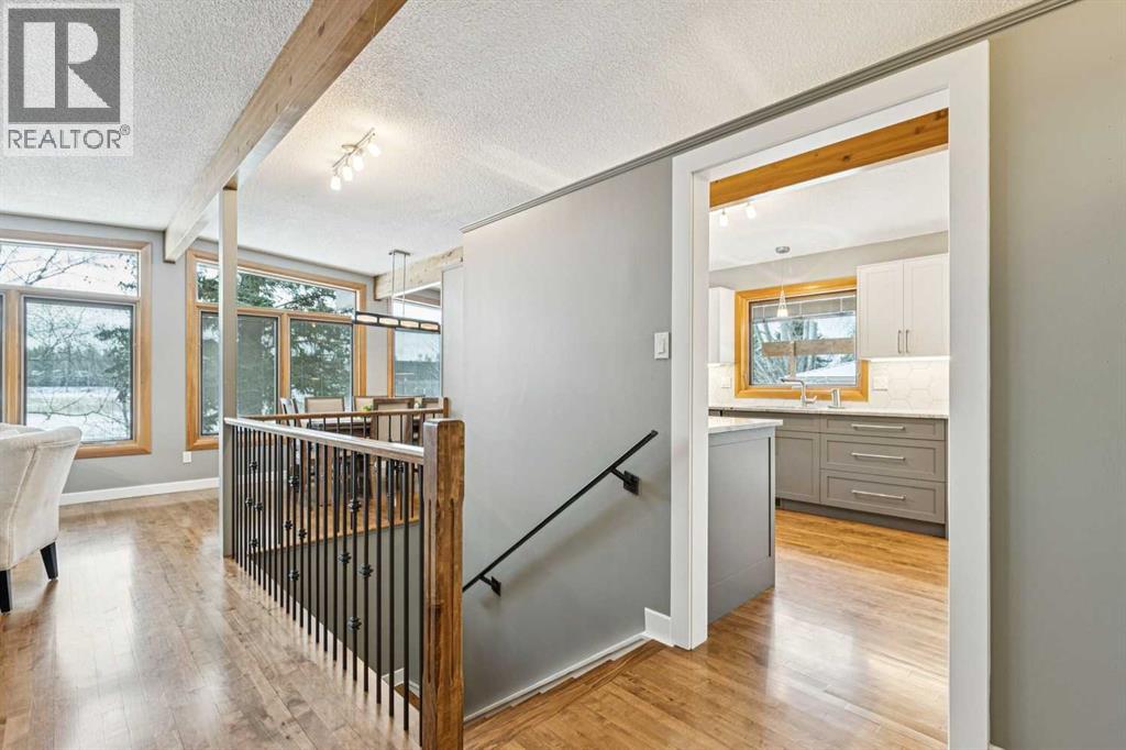 8 Vardana Place Nw, Calgary, Alberta  T3A 0C5 - Photo 5 - A2280305