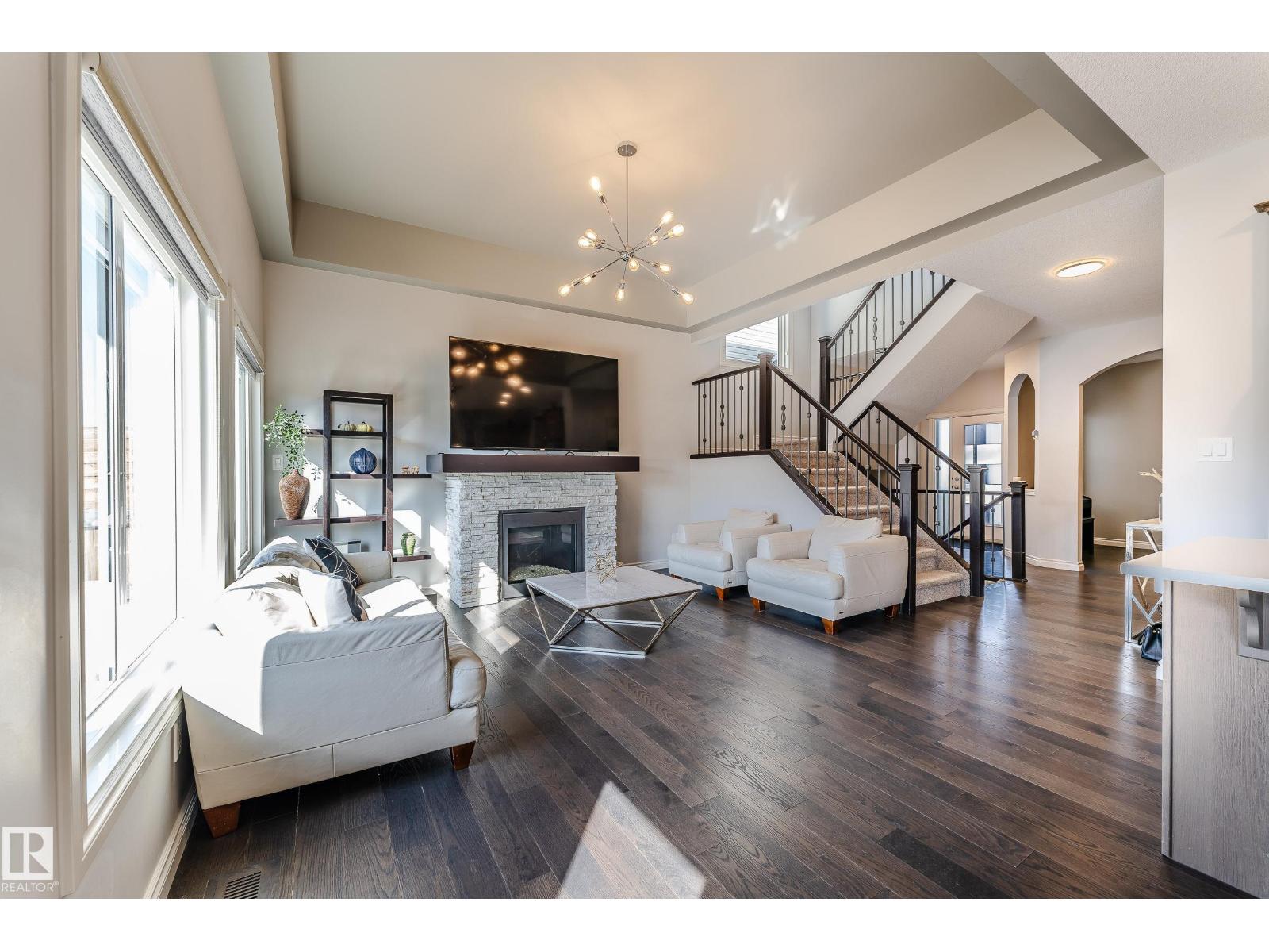 15907 18 Av Sw, Edmonton, Alberta  T6W 3E8 - Photo 1 - E4480228