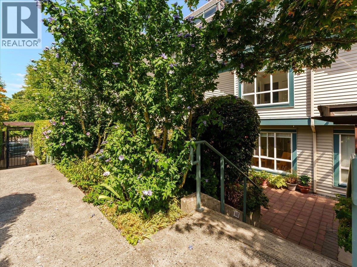 12 288 ST. DAVIDS AVENUE, North Vancouver, British Columbia