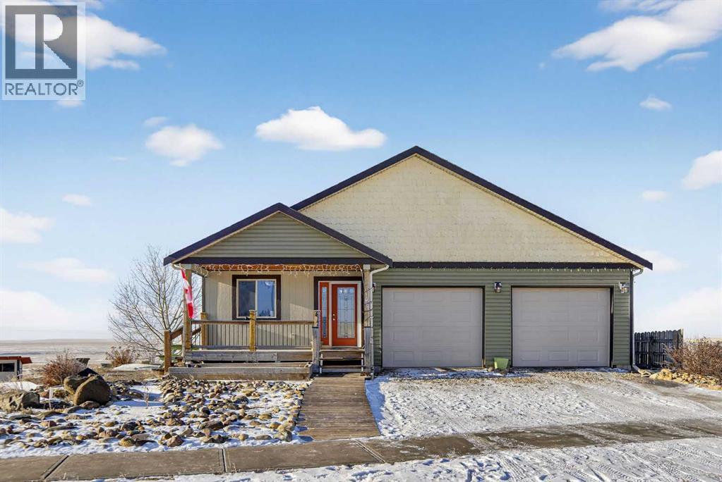 417 Frederick Avenue W, Standard, Alberta  T0J 3G0 - Photo 2 - A2283960