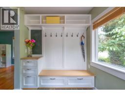 1075 GLADWIN DRIVE, North Vancouver, British Columbia