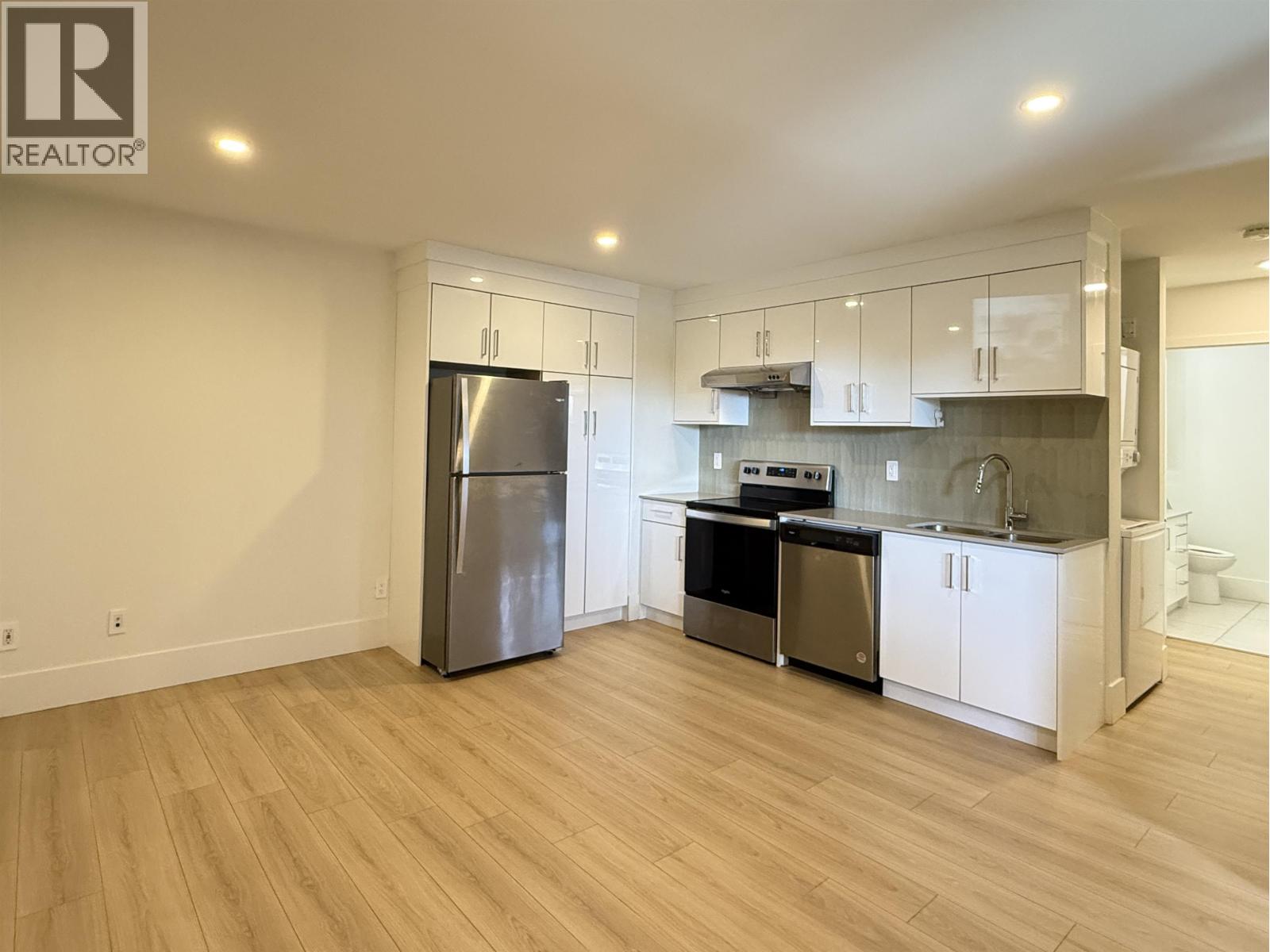 901 Jackson Crescent, New Westminster, British Columbia V3L 4S1 - Photo 3 - R3085170