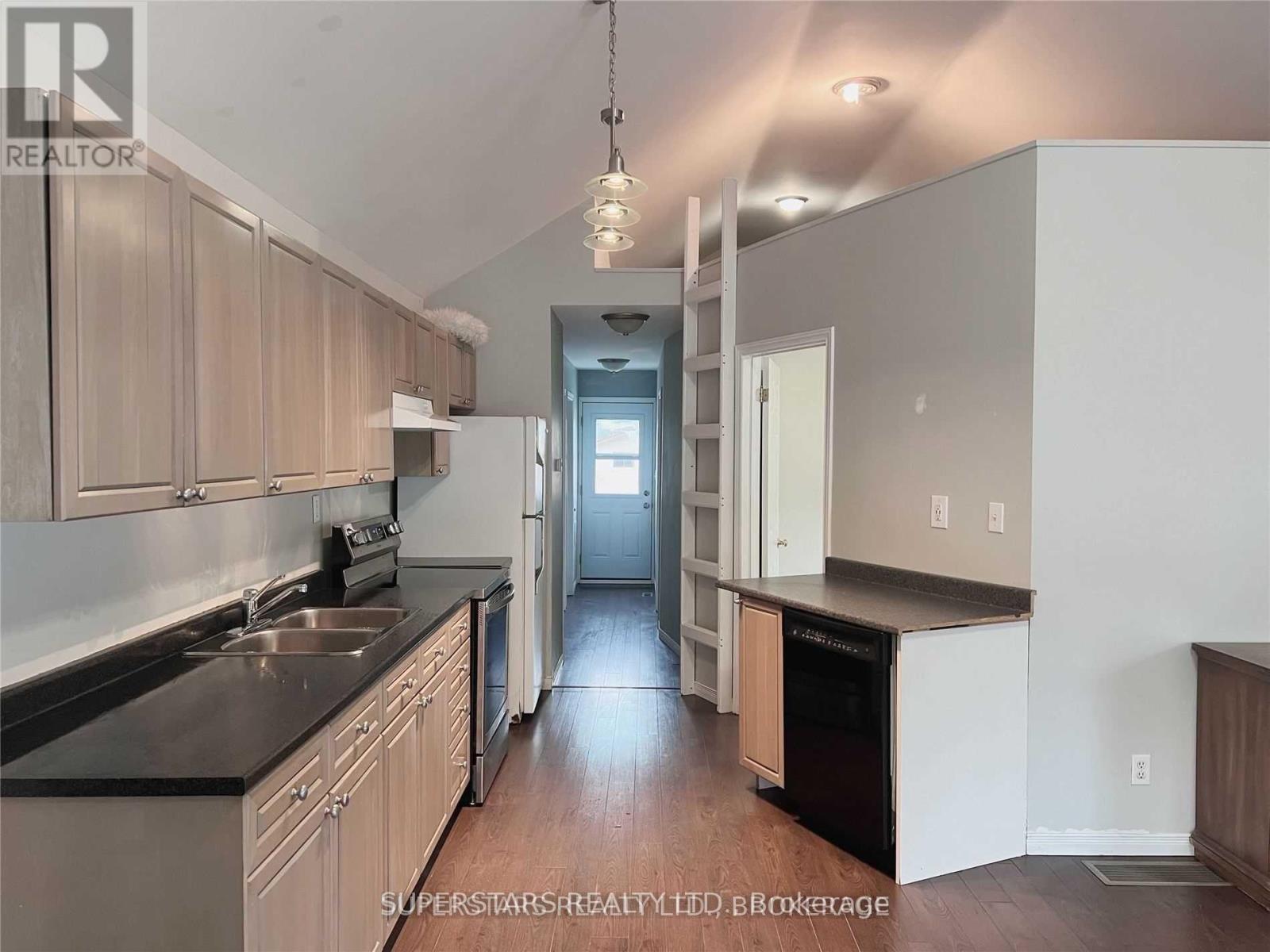 276 Parkwood Avenue, Georgina, Ontario L4P 2X3 - Photo 4 - N12958620