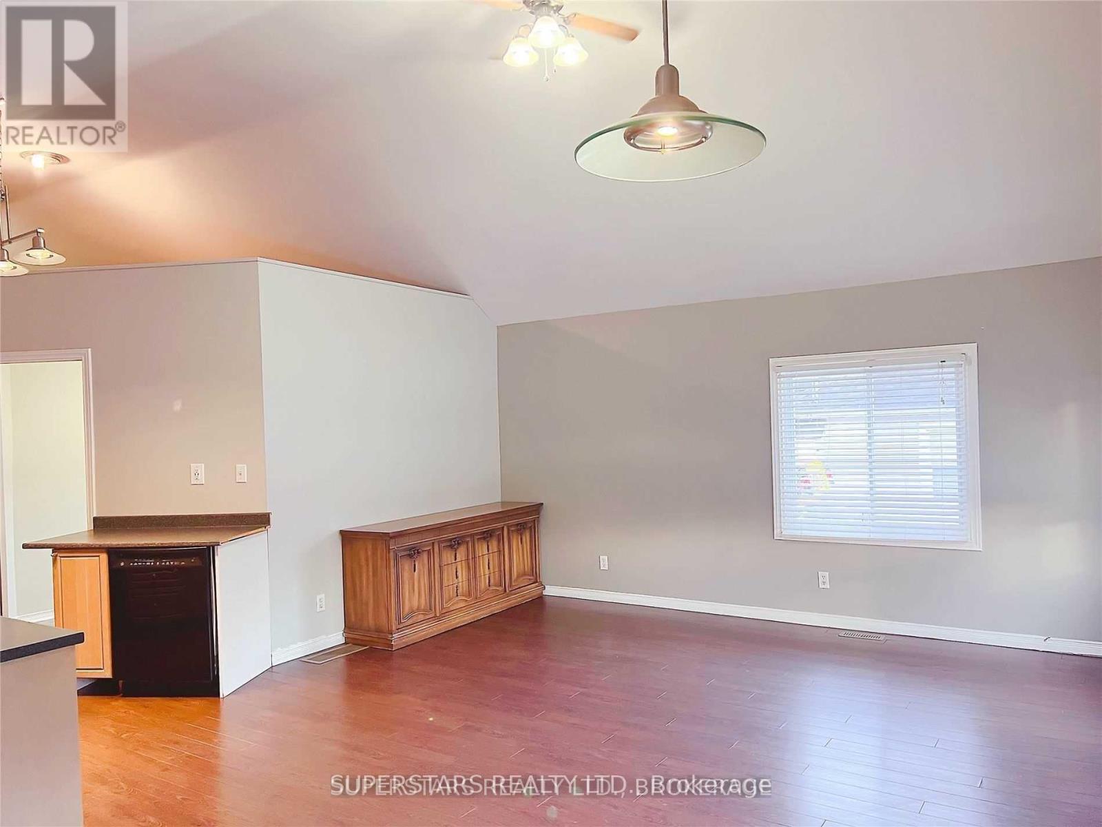 276 Parkwood Avenue, Georgina, Ontario L4P 2X3 - Photo 5 - N12958620