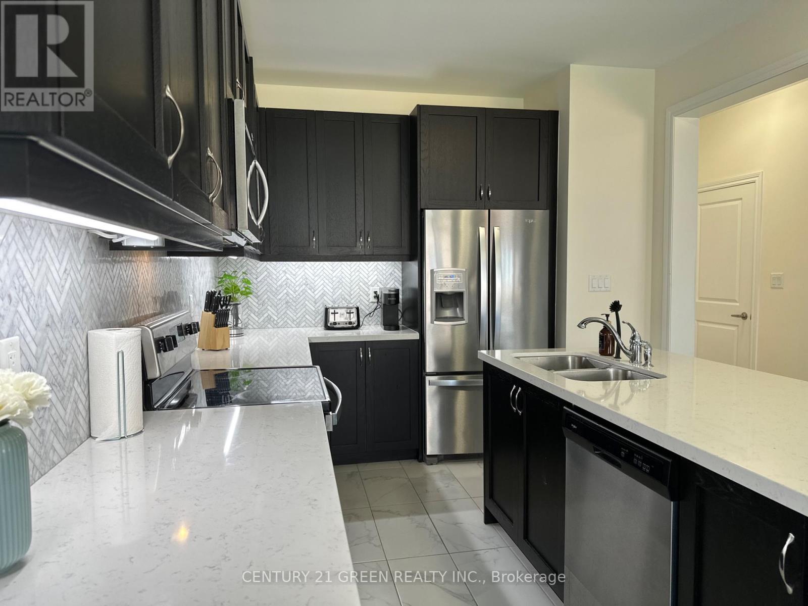 39 Action Drive, Brampton, Ontario  L7A 5B2 - Photo 4 - W12958462