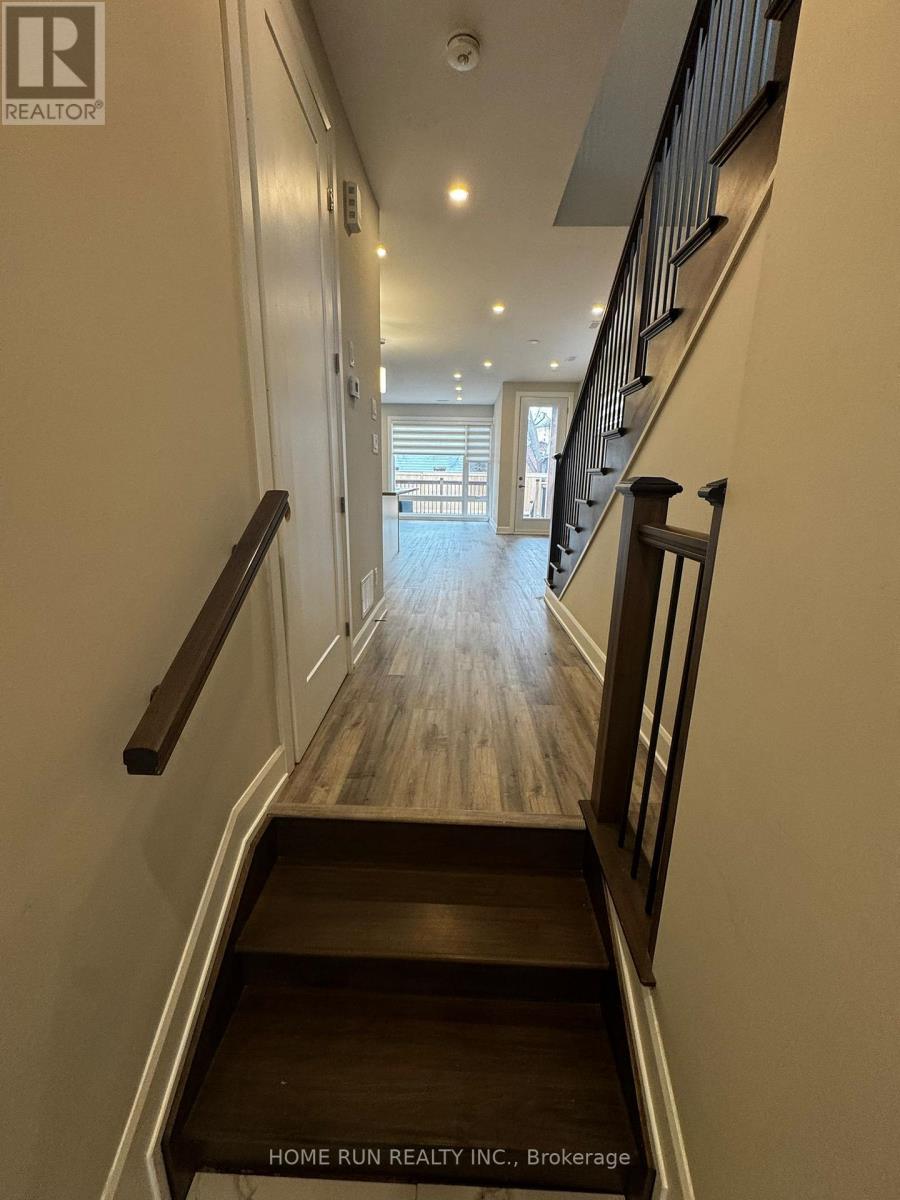 902 - A Pinecrest Road, Ottawa, Ontario  K2B 6B3 - Photo 6 - X12958664