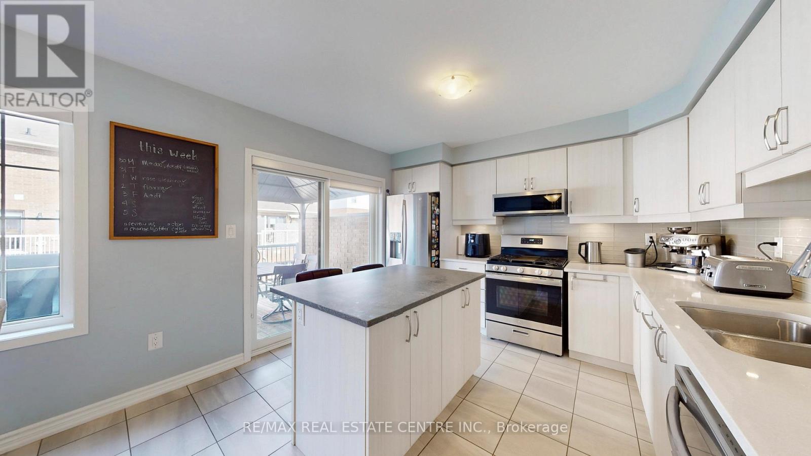 32 Bluegill Crescent, Whitby, Ontario  L1P 0E4 - Photo 11 - E12958650