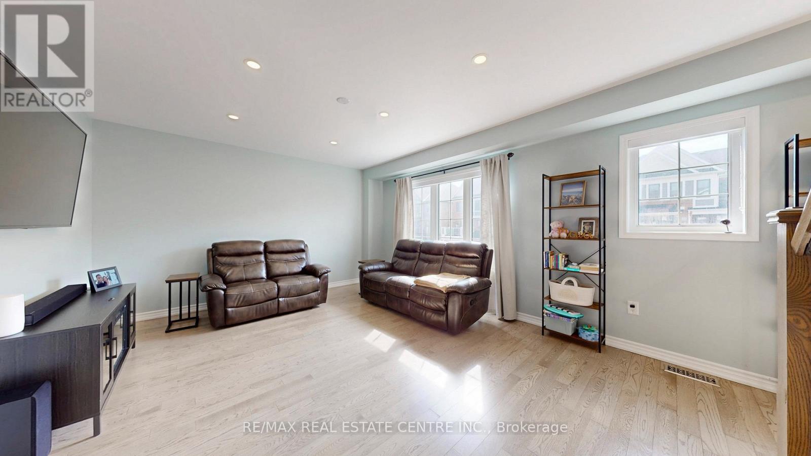 32 Bluegill Crescent, Whitby, Ontario  L1P 0E4 - Photo 6 - E12958650