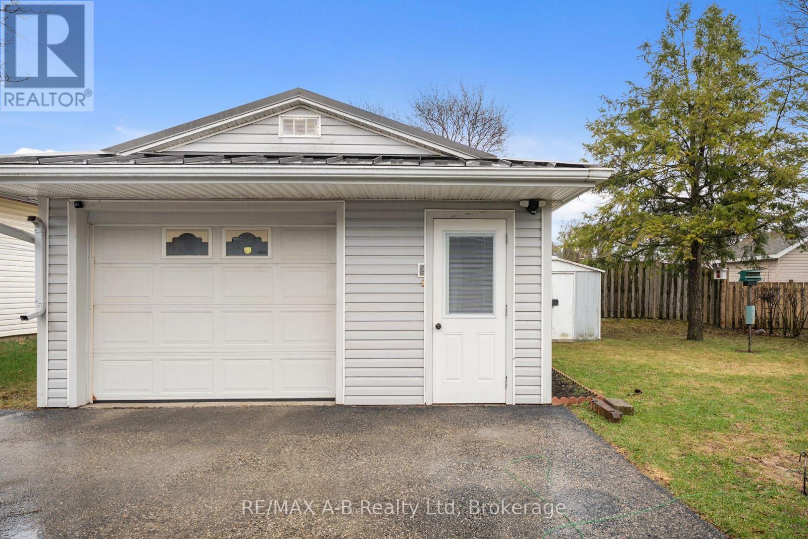 10 Clark Avenue, Kitchener, Ontario  N2C 1Y2 - Photo 26 - X12958666