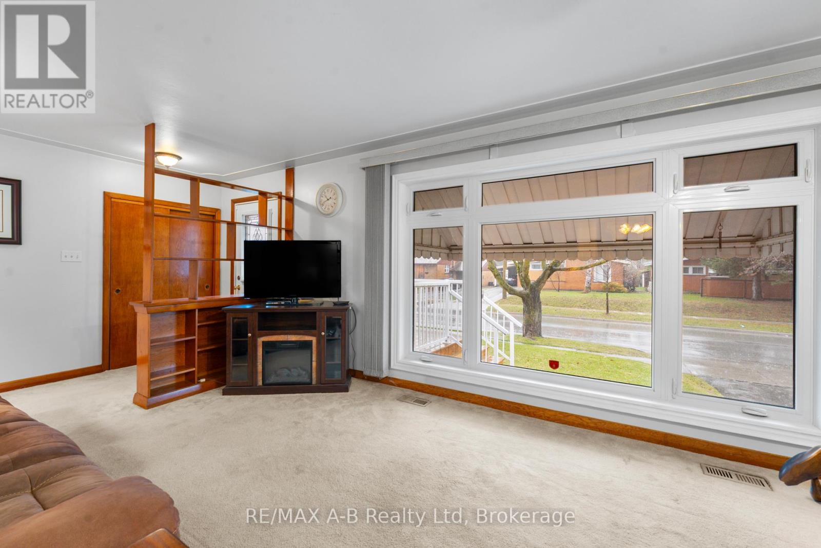 10 Clark Avenue, Kitchener, Ontario  N2C 1Y2 - Photo 5 - X12958666