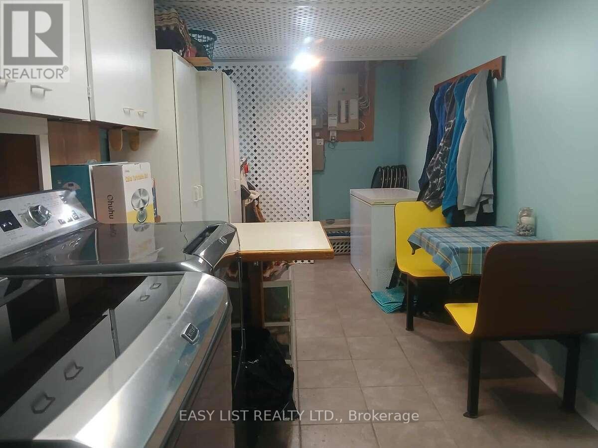 7652 Harris Point Drive, Plympton-Wyoming, Ontario  N0N 1J6 - Photo 31 - X12444601