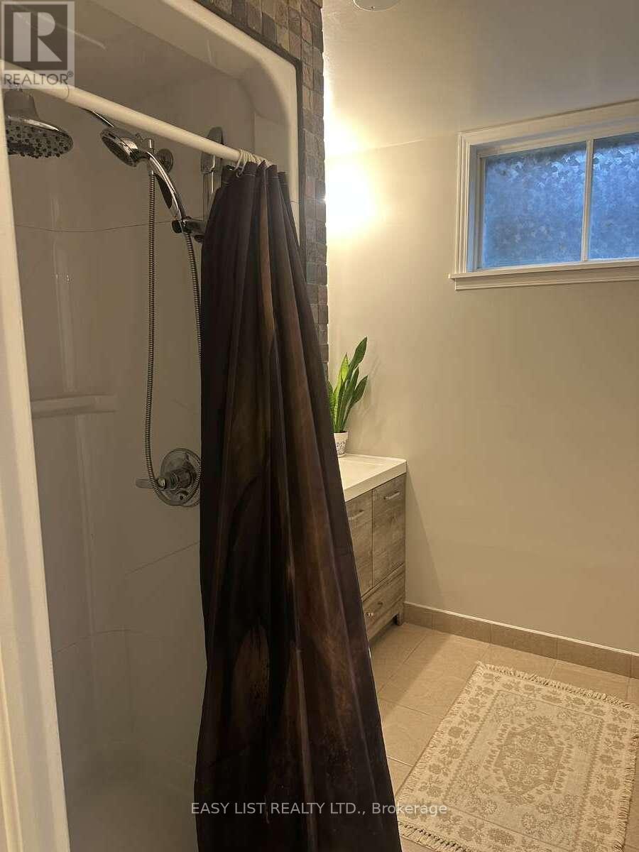 7652 Harris Point Drive, Plympton-Wyoming, Ontario  N0N 1J6 - Photo 27 - X12444601