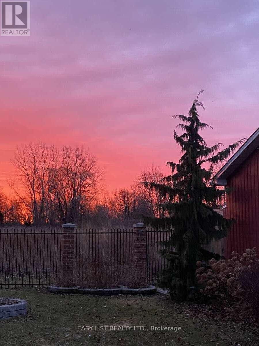 7652 Harris Point Drive, Plympton-Wyoming, Ontario  N0N 1J6 - Photo 35 - X12444601