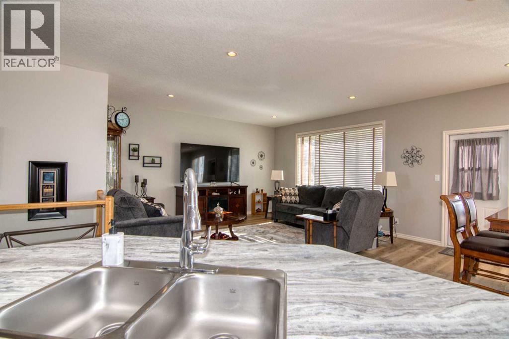 325 Canyon Boulevard W, Lethbridge, Alberta  T1K 6V2 - Photo 8 - A2286467