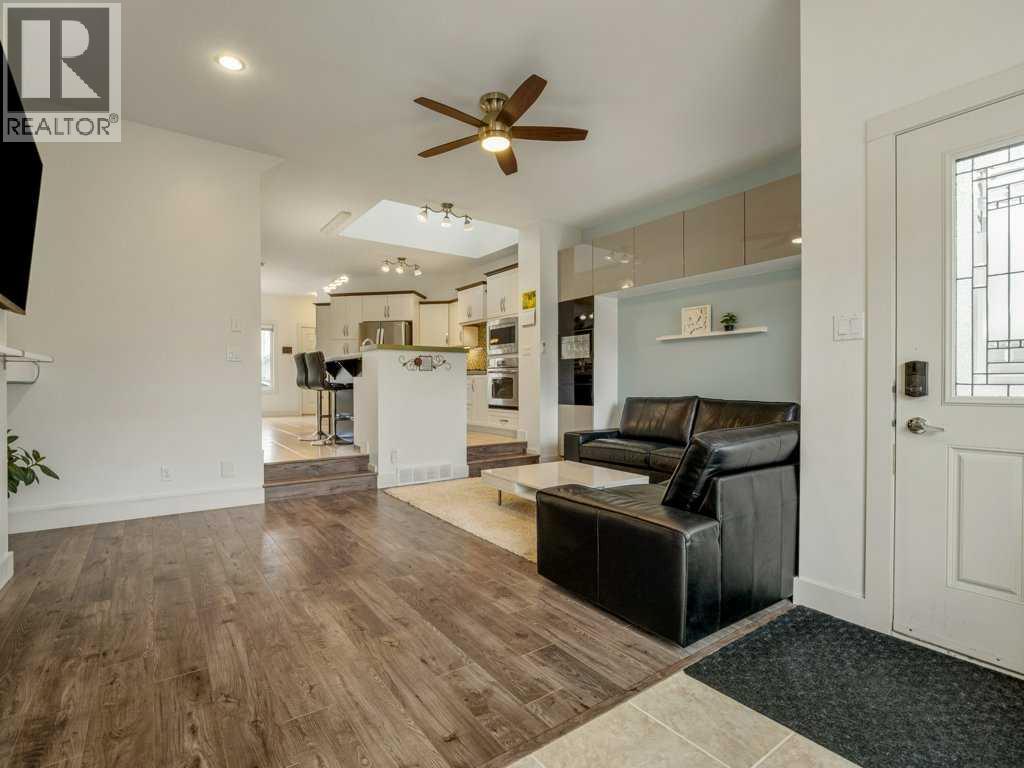 406 Twinriver Road W, Lethbridge, Alberta  T1J 4C8 - Photo 3 - A2290987