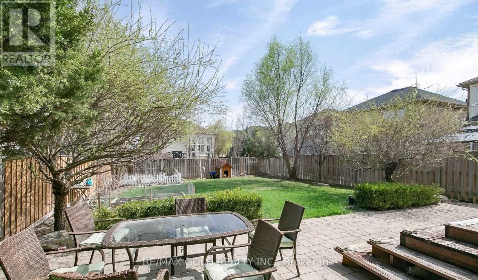 26 Hellyer Avenue, Brampton, Ontario  L6Y 0M3 - Photo 2 - W12958634