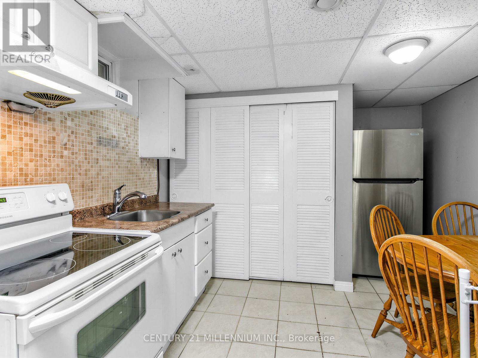 1426 Wilson Avenue, Toronto, Ontario  M3M 1J7 - Photo 25 - W12958654