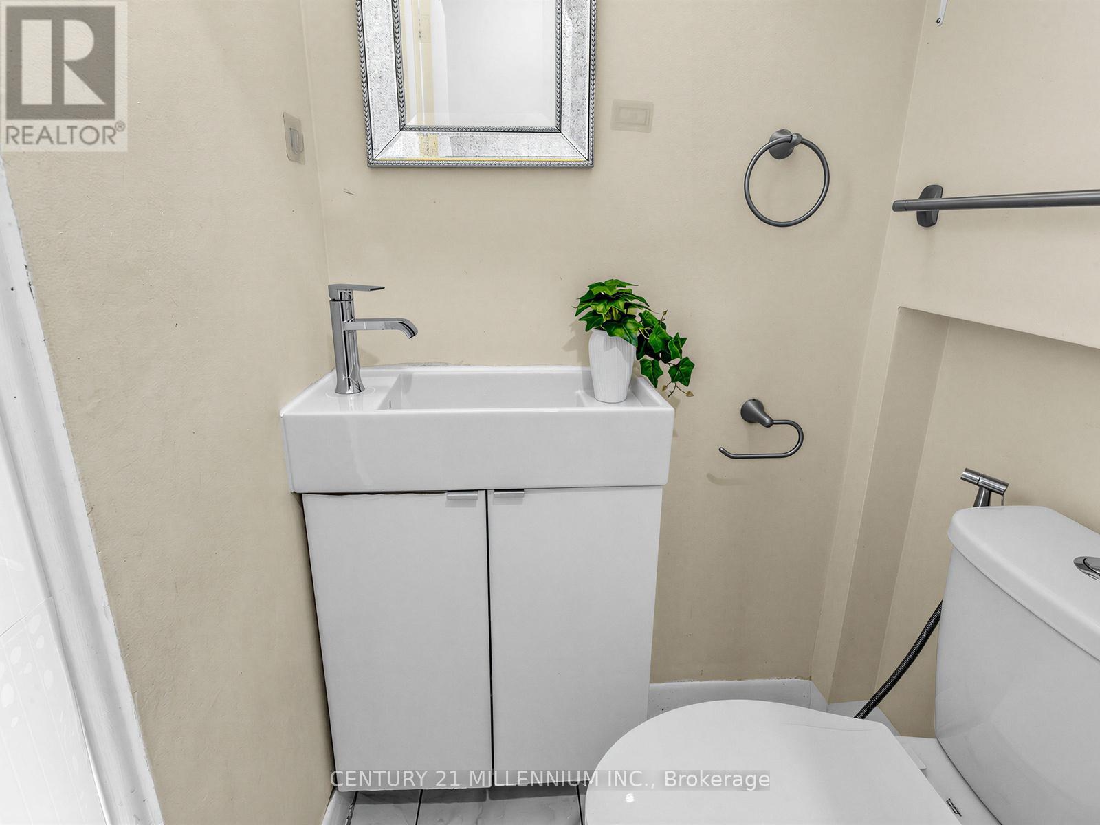 1426 Wilson Avenue, Toronto, Ontario  M3M 1J7 - Photo 5 - W12958654