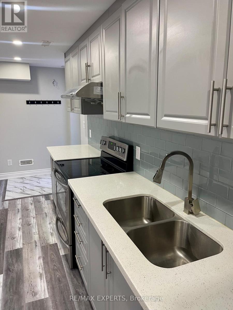 41 Sugarcane Avenue W, Brampton, Ontario  L6R 3E8 - Photo 3 - W12958656