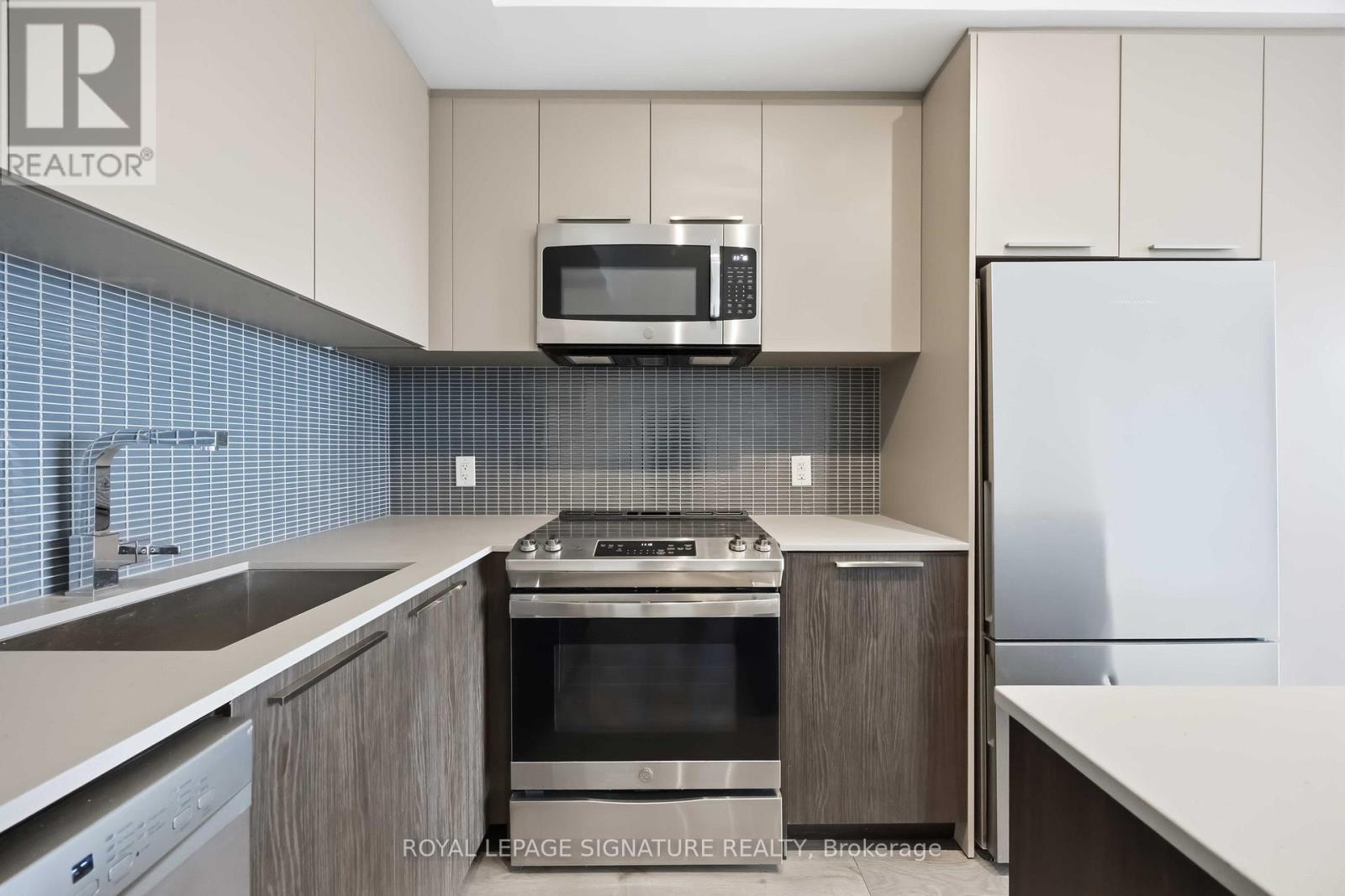 604 - 20 Brin Drive, Toronto, Ontario  M8X 0B2 - Photo 4 - W12958572