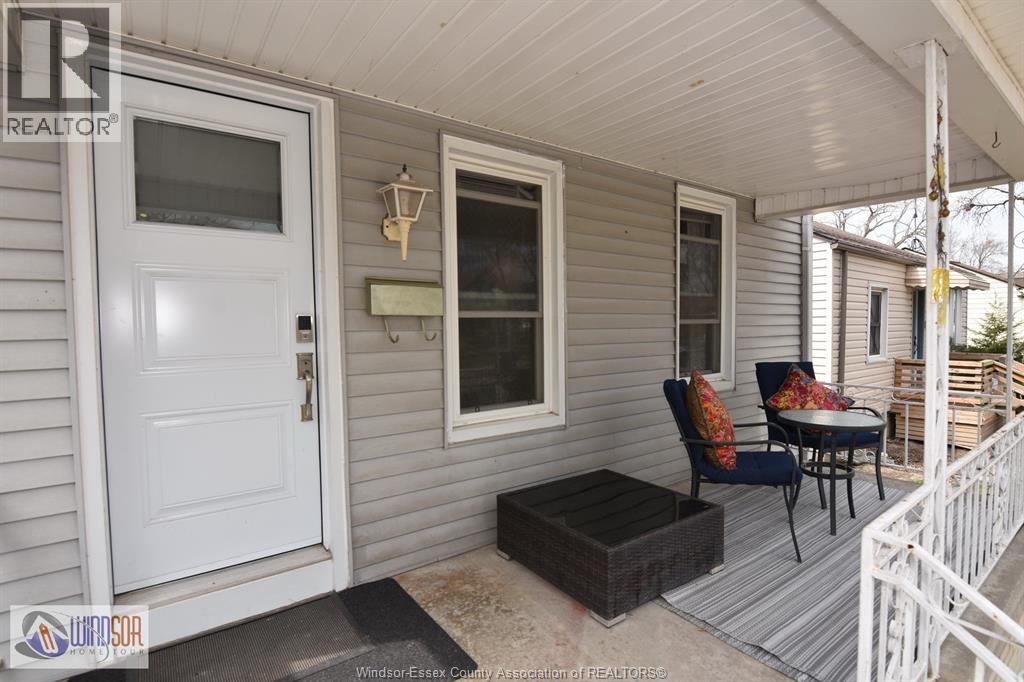 965 Bridge, Windsor, Ontario  N9B 2M9 - Photo 4 - 26006773
