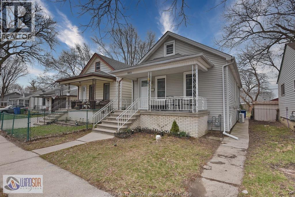 965 Bridge, Windsor, Ontario  N9B 2M9 - Photo 2 - 26006773